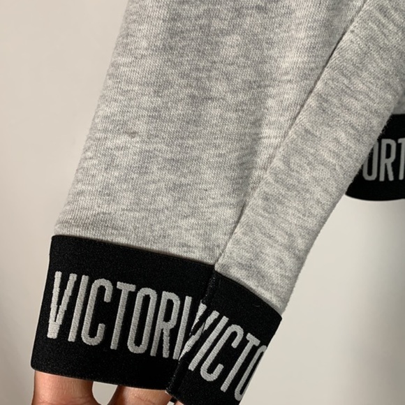 Victoria Sport Grey Bottom Elastic Sweater Top - Picture 3 of 7